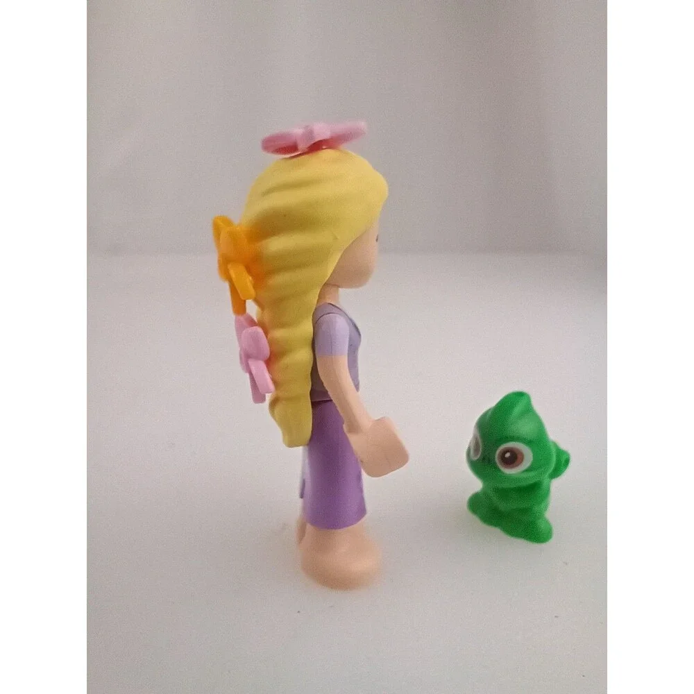 Lego Minifigure Disney: Rapunzel And Pascal chameleon